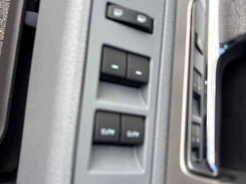 Used 2011 Ford F150 XLT w/ XLT Chrome Pkg AWD/4WD image 17