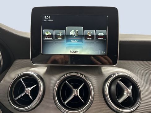 Used 2017 Mercedes-Benz GLA 250 4MATIC image 23