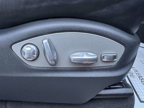 Used 2017 Porsche Cayenne Platinum Edition w/ Premium Package (PJV) image 33