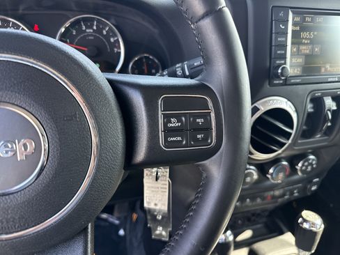 Used 2017 Jeep Wrangler Unlimited Sahara w/ Connectivity Group AWD/4WD image 14