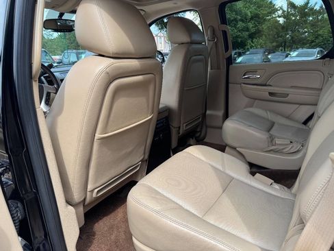 Used 2011 Cadillac Escalade Luxury AWD/4WD image 18