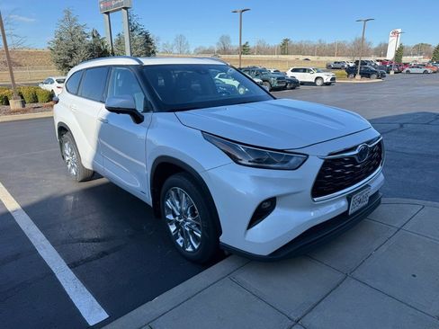 Used 2023 Toyota Highlander Limited image 1