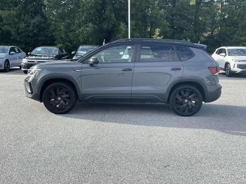 Certified 2024 Volkswagen Taos SE AWD/4WD image 4