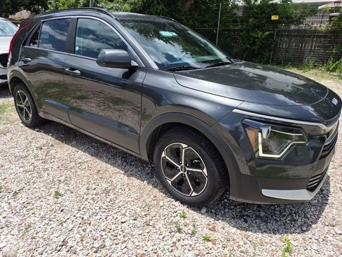 Used 2025 Kia Niro LX FWD image 4