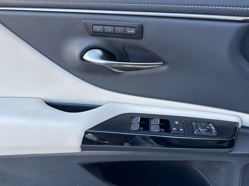 Certified 2025 Lexus ES 350 w/ Premium Package FWD image 12