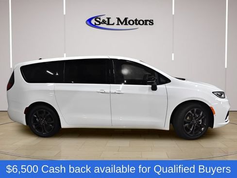 New 2026 Chrysler Pacifica Select FWD image 10
