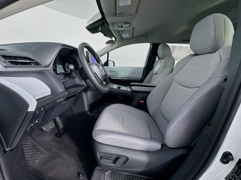 New 2026 Toyota Sienna LE image 14