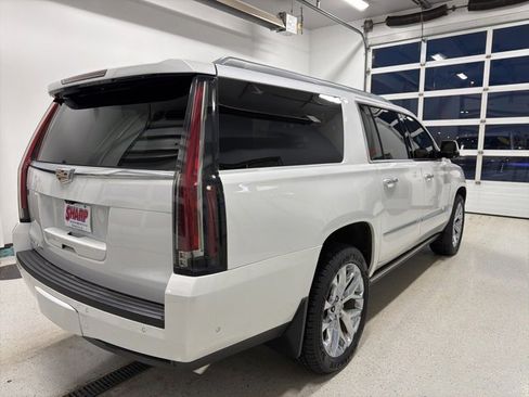 Used 2019 Cadillac Escalade ESV Platinum image 14