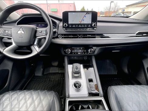 Used 2024 Mitsubishi Outlander SEL image 14