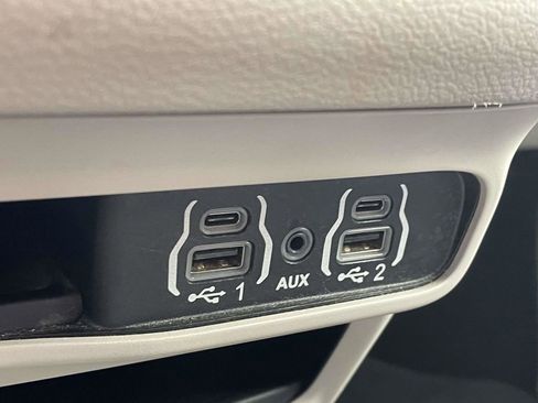 Certified 2021 Chrysler Pacifica Touring-L image 40