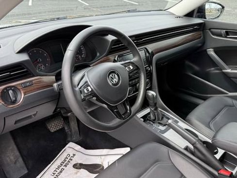 Used 2022 Volkswagen Passat 2.0T image 16