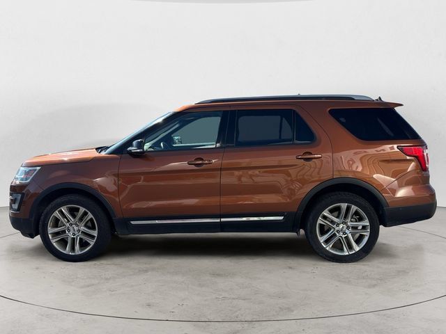 Used 2017 Ford Explorer XLT w/ Equipment Group 201A AWD/4WD image 8