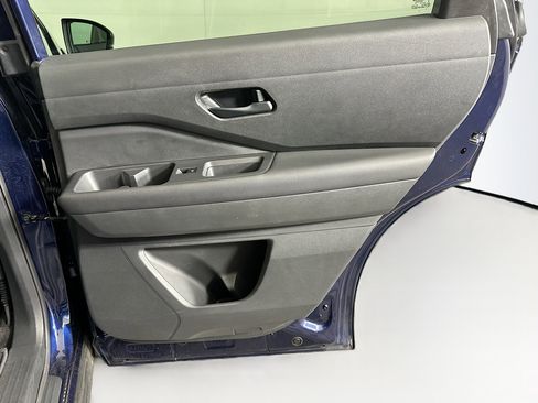 Used 2025 Nissan Pathfinder SV FWD image 32