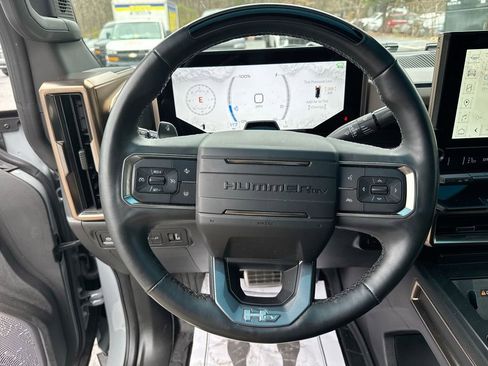 Used 2025 GMC Hummer EV 3X w/ LPO, Sport Package AWD/4WD image 16