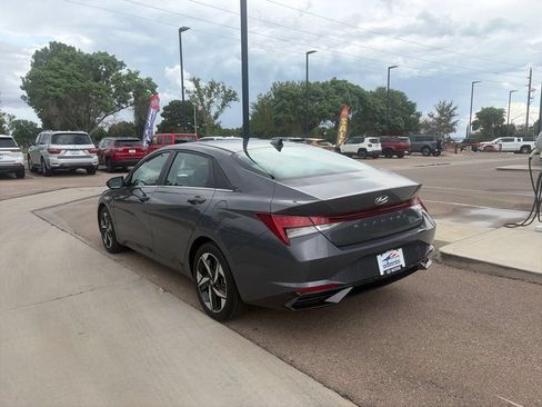 Used 2023 Hyundai Elantra Limited FWD image 7