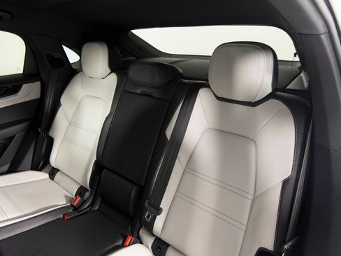 Certified 2026 Porsche Cayenne E-Hybrid Coupe AWD/4WD image 36