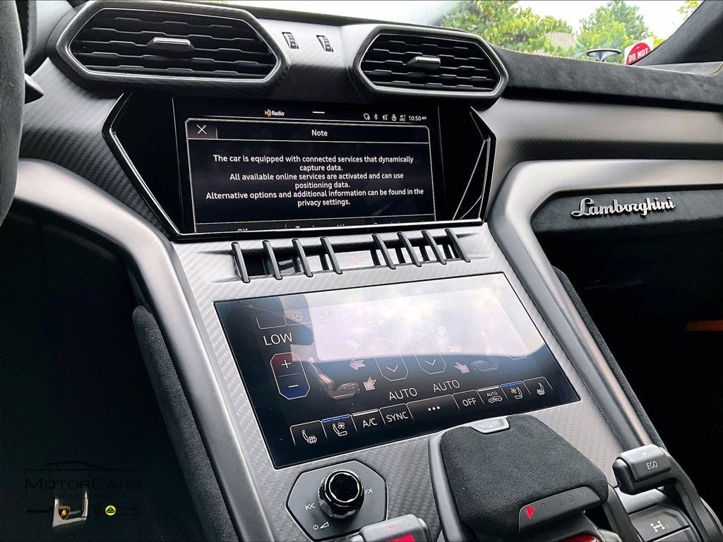 Used 2023 Lamborghini Urus Performante AWD/4WD image 7