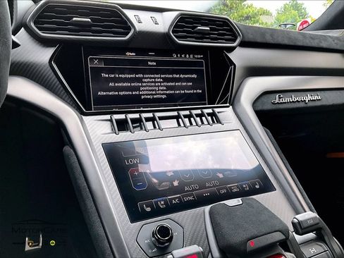 Used 2023 Lamborghini Urus Performante AWD/4WD image 7