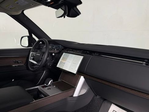 Used 2025 Land Rover Range Rover SE AWD/4WD image 23