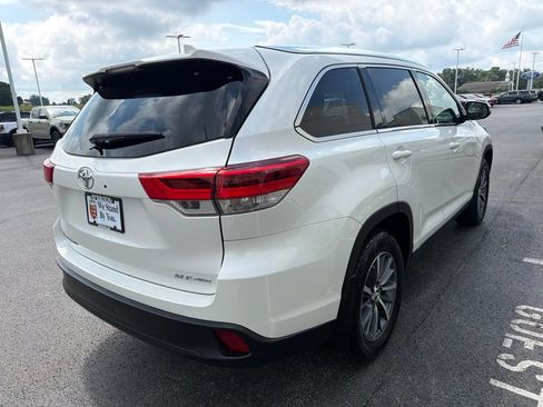Used 2019 Toyota Highlander XLE AWD/4WD image 5