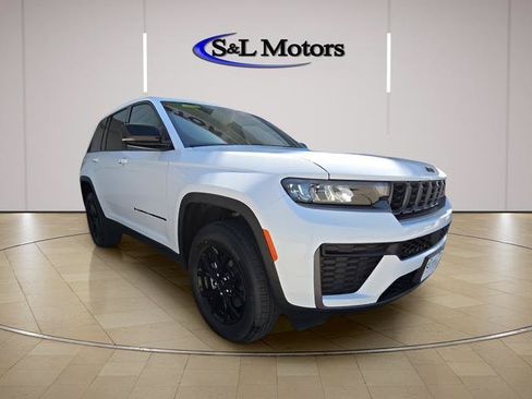 New 2026 Jeep Grand Cherokee Altitude AWD/4WD image 1