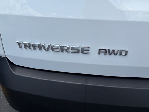 Used 2023 Chevrolet Traverse LT w/ LT Premium Package AWD/4WD image 5
