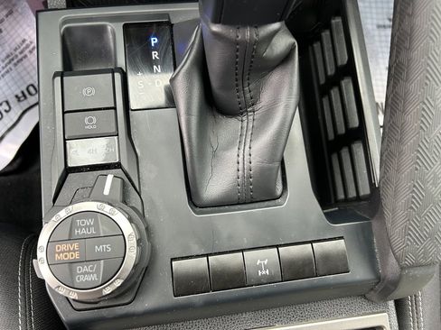 Used 2024 Toyota Tacoma TRD Off-Road image 17