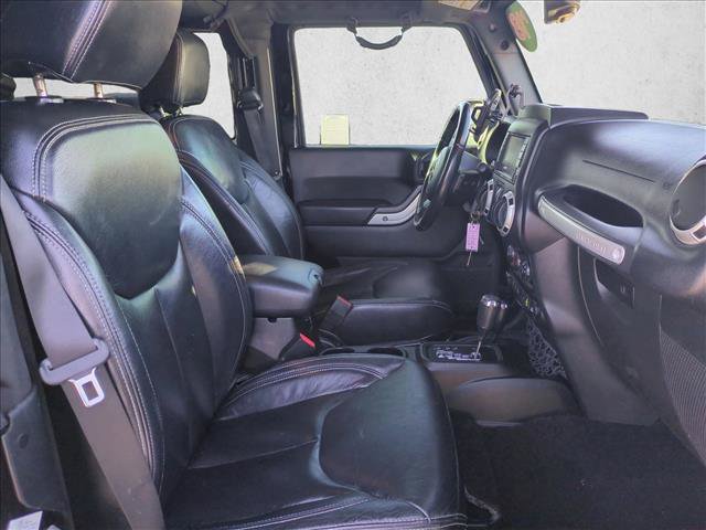 Used 2018 Jeep Wrangler Sahara w/ Connectivity Group AWD/4WD image 19