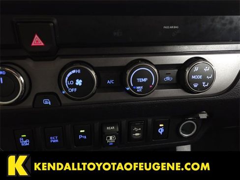 Used 2019 Toyota Tacoma TRD Off-Road w/ Technology Package image 17