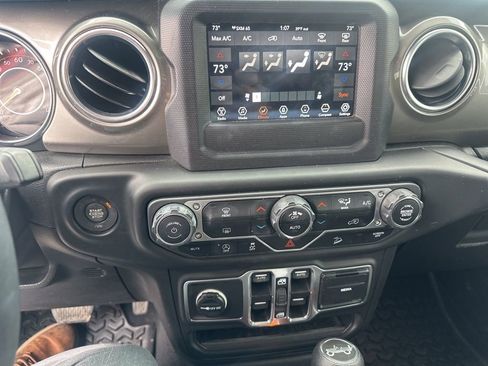 Used 2018 Jeep Wrangler Unlimited Sahara image 7