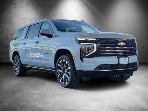 New 2026 Chevrolet Suburban High Country image 2
