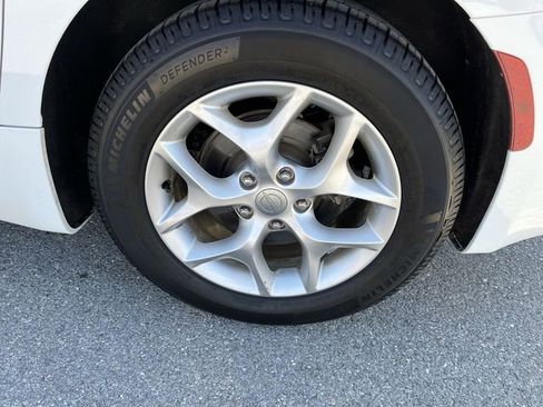 Used 2019 Chrysler Pacifica Touring-L Plus FWD image 20