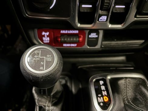 Used 2024 Jeep Wrangler Unlimited image 17