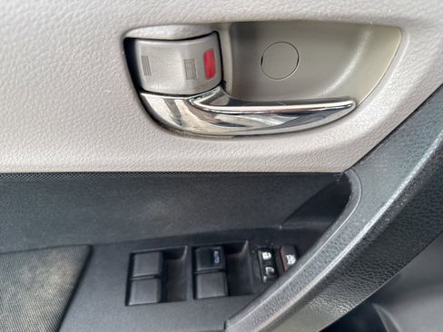 Used 2018 Toyota Corolla LE image 4