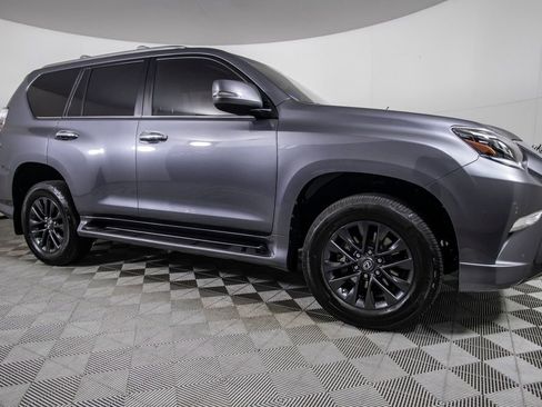 Used 2023 Lexus GX 460 Premium w/ Premium Package image 3
