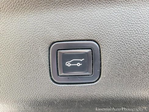 Used 2023 GMC Yukon SLT AWD/4WD image 24