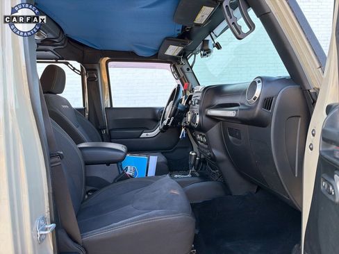 Used 2017 Jeep Wrangler Unlimited Sahara w/ Connectivity Group image 12