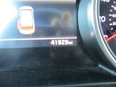 Certified 2024 Kia Carnival LX image 10