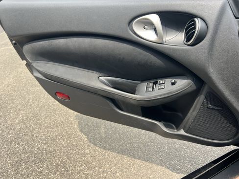 Used 2011 Nissan 370Z Touring RWD image 14