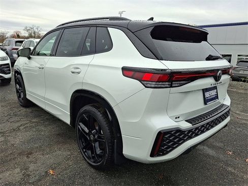 New 2026 Volkswagen Tiguan SE R-Line image 3