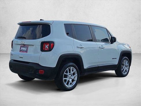 Used 2023 Jeep Renegade Latitude AWD/4WD image 5