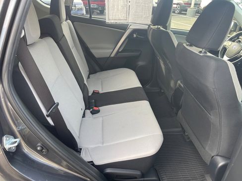 Used 2018 Toyota RAV4 XLE image 29