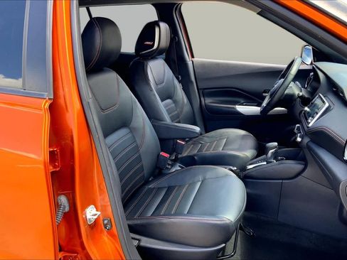 Used 2019 Nissan Kicks SR w/ SR Premium Package FWD image 9