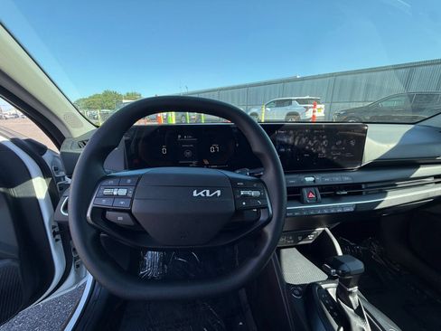 Used 2025 Kia K4 FWD image 33