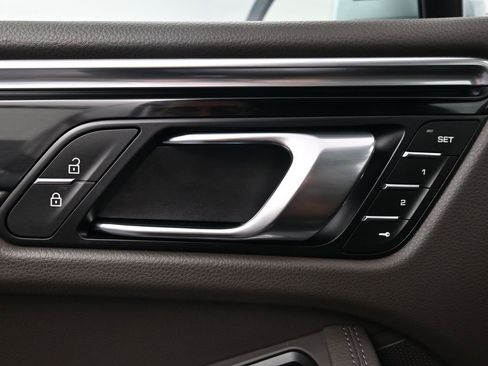 Certified 2026 Porsche Macan image 18