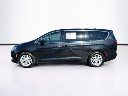 Used 2018 Chrysler Pacifica Touring Plus w/ Tire & Wheel Group FWD image 5