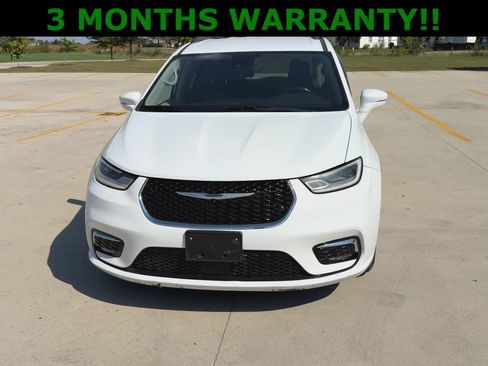 Used 2021 Chrysler Pacifica Touring-L FWD image 3