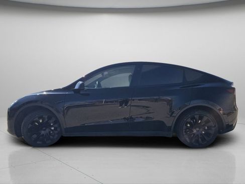 Used 2022 Tesla Model Y Long Range image 21