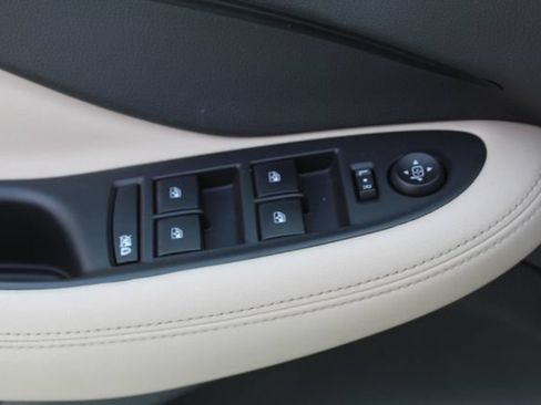 Used 2019 Buick Envision Essence FWD image 33