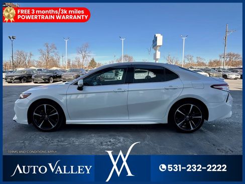 Used 2019 Toyota Camry XSE image 4